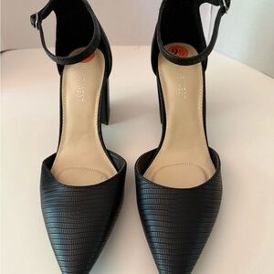 Nine West Calian 3 Black Pointed-Toe Ankle-Strap Block Heels Women’s 9.5 NEW
